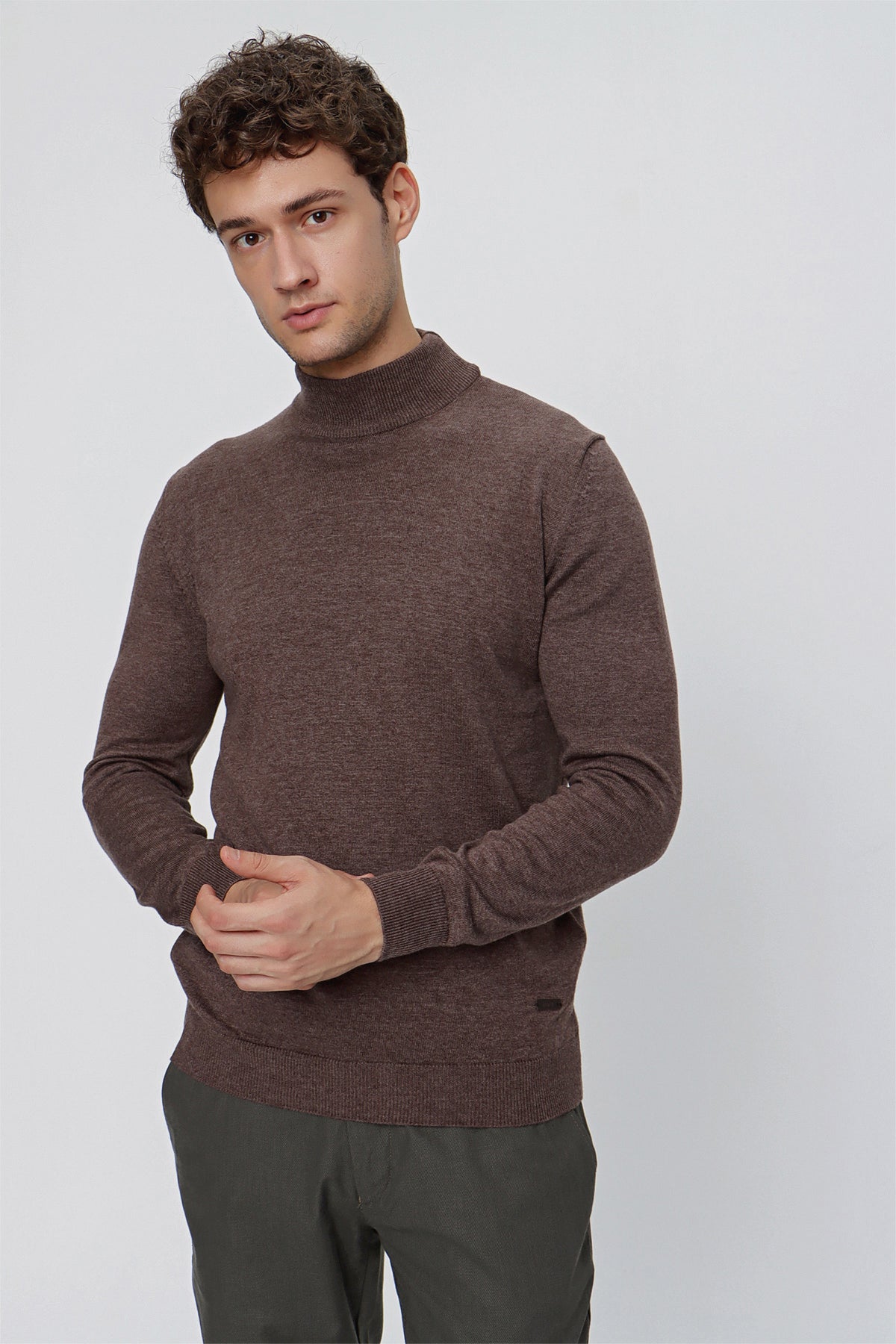 Comfort-Fit Half-Neck Knitwear - Brown