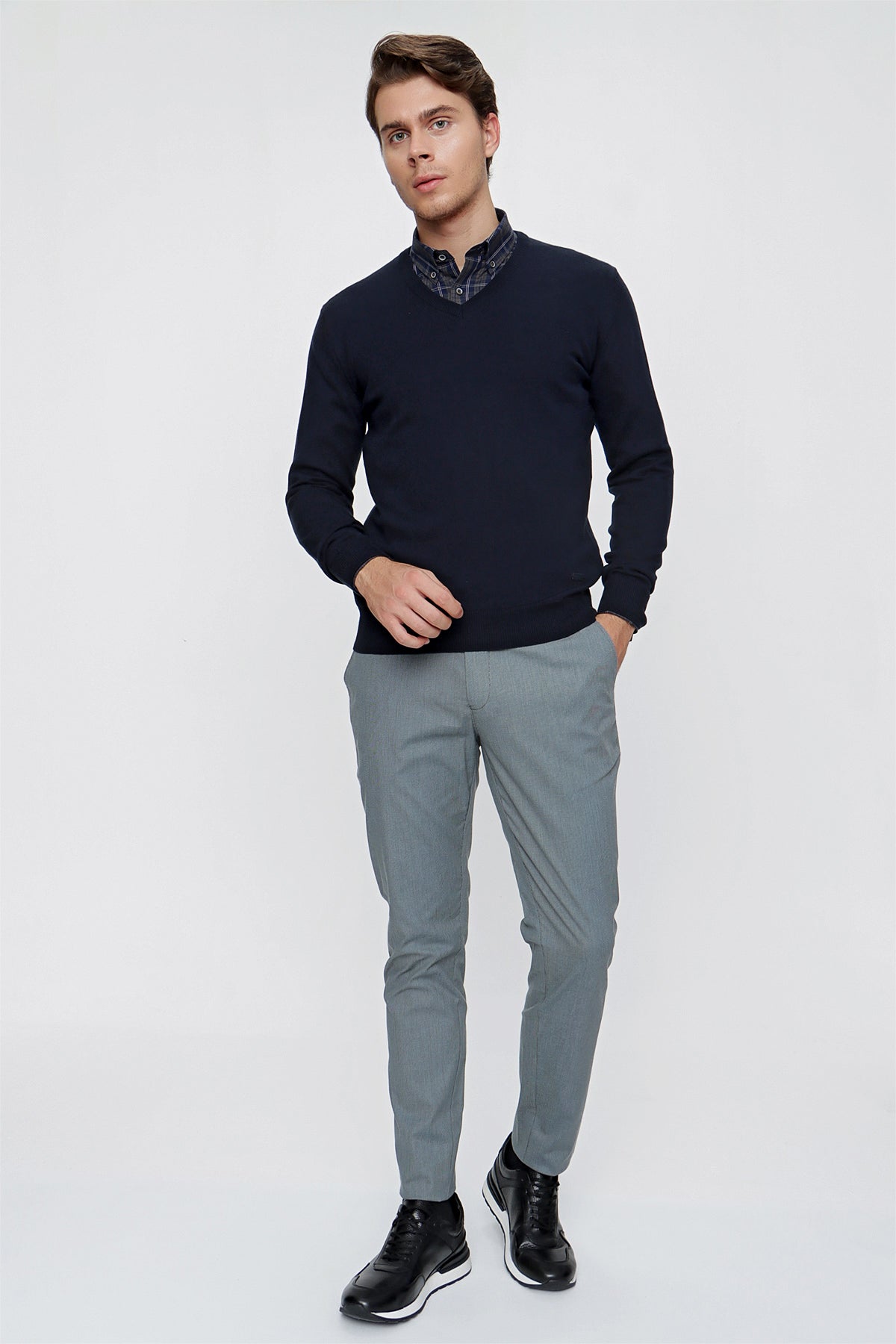 Comfort-Fit V-Neck Knitwear - Navy