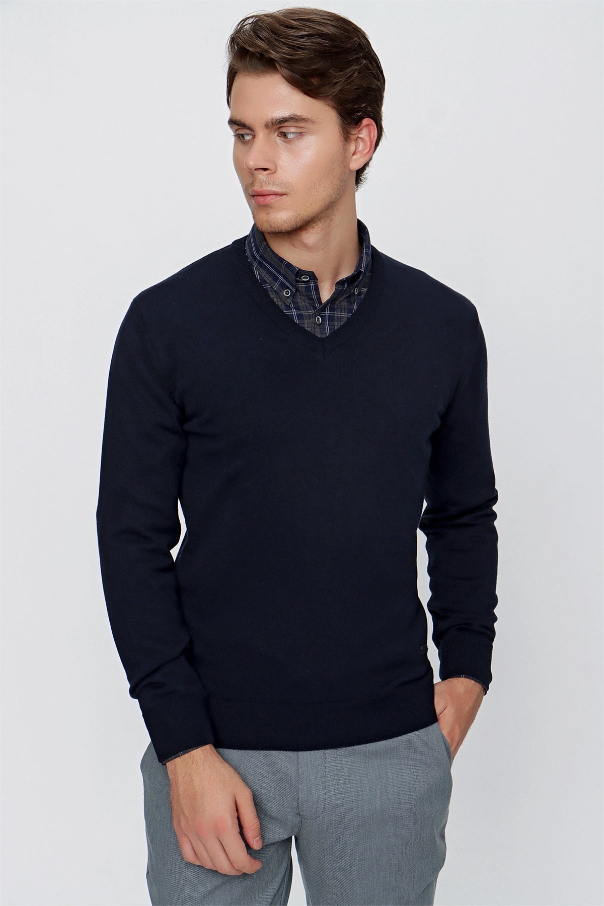 Comfort-Fit V-Neck Knitwear - Navy