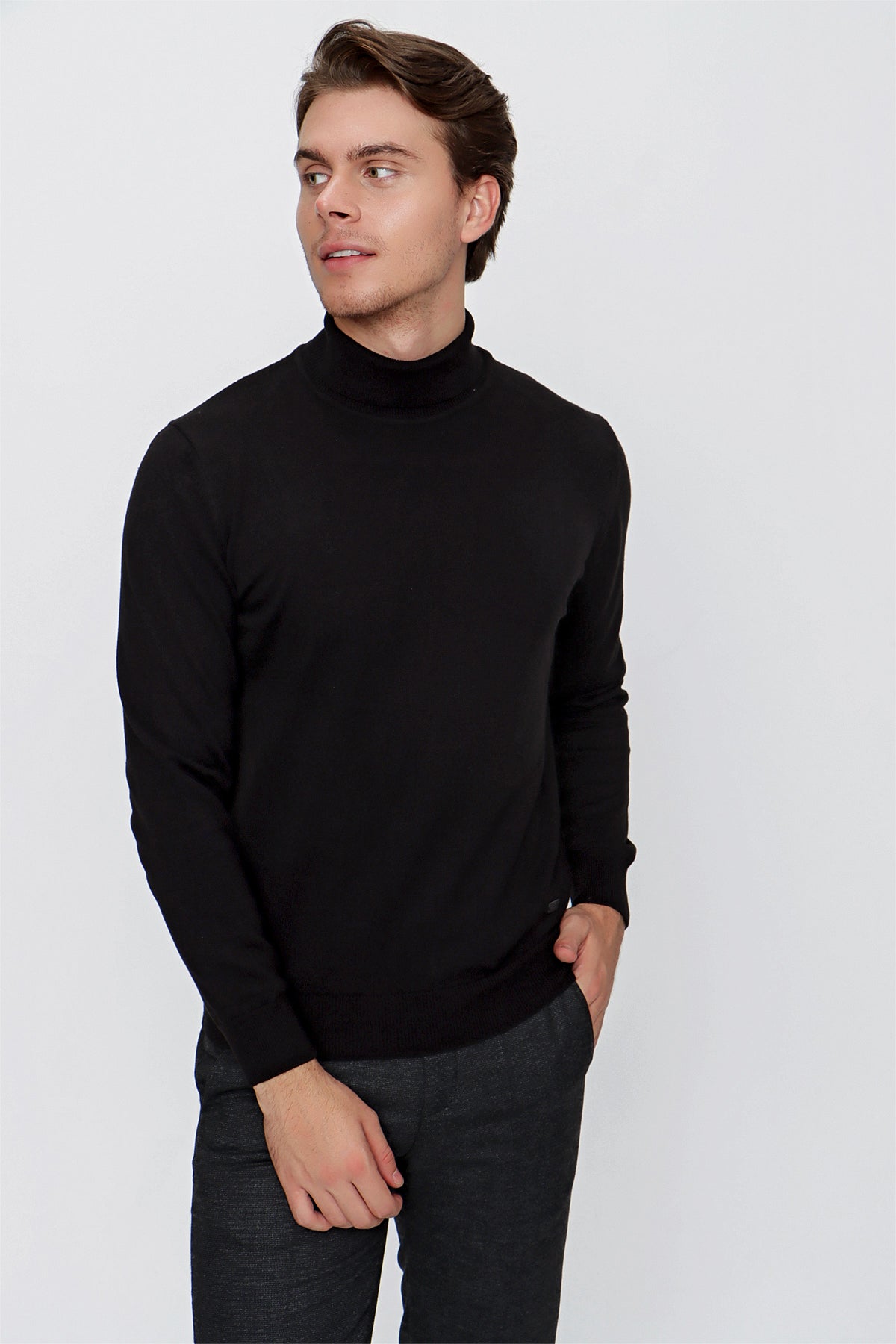 Comfort-Fit High-Neck Knitwear - Black