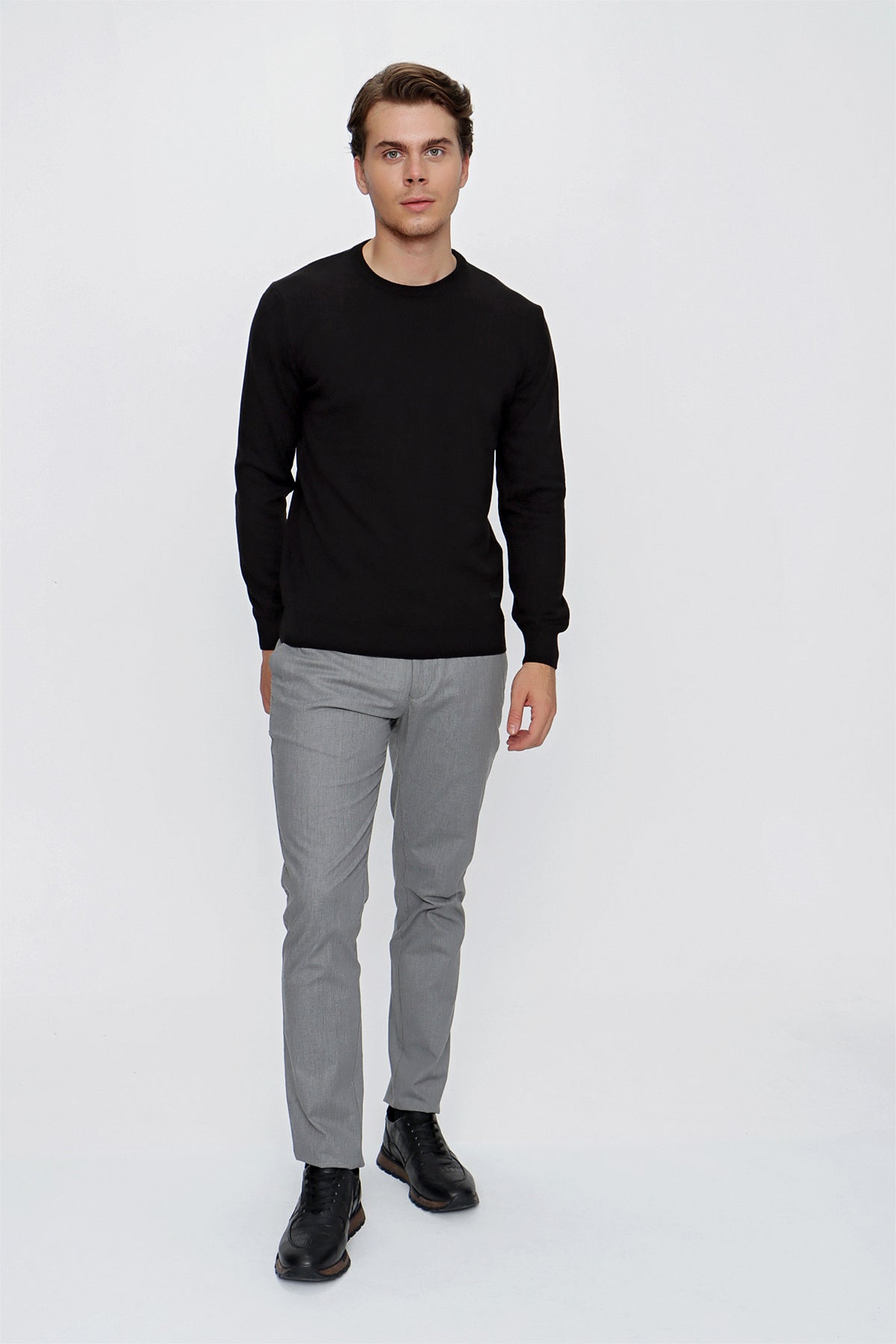 Comfort-Fit Round-Neck Knitwear - Black