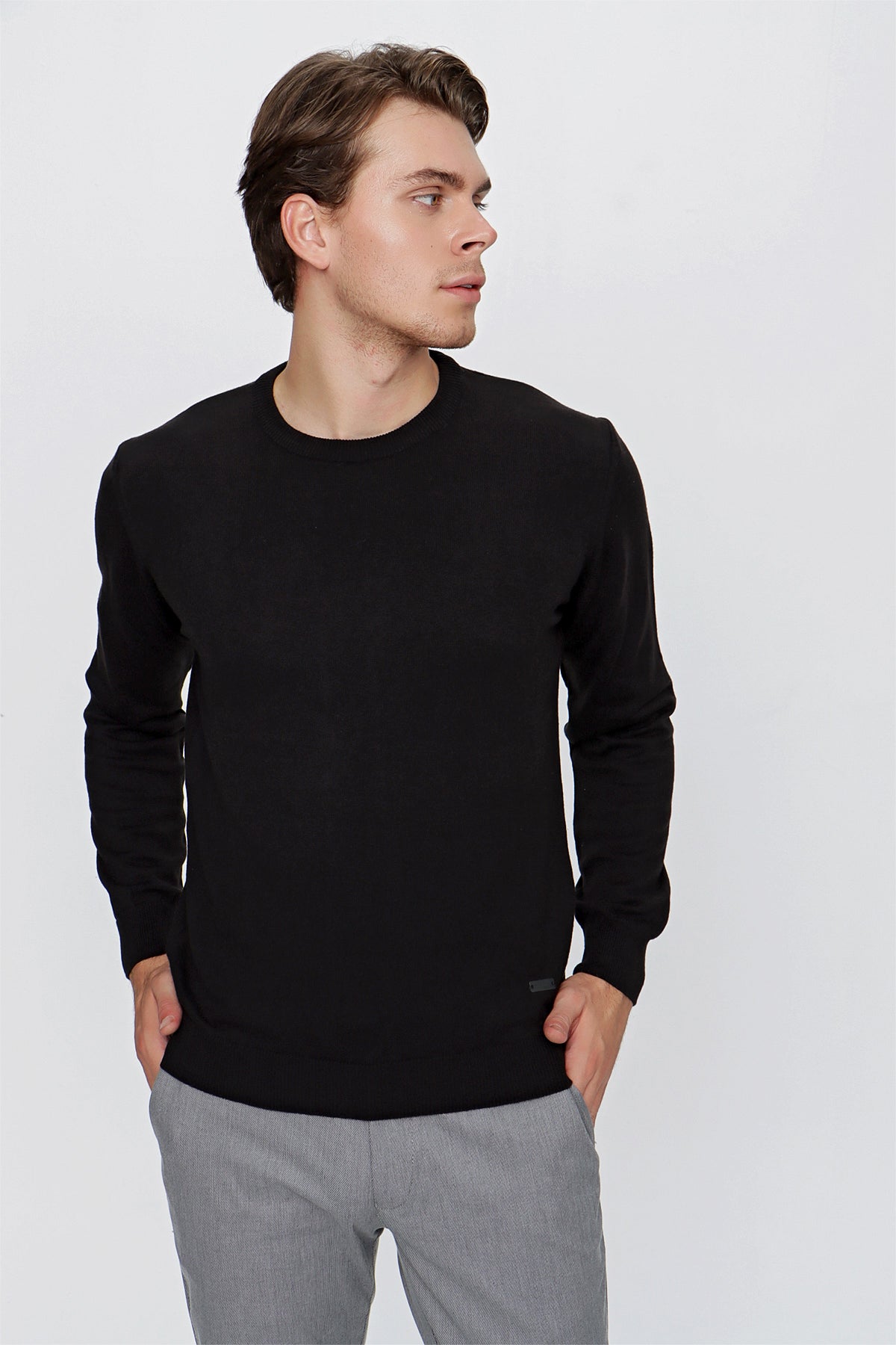 Comfort-Fit Round-Neck Knitwear - Black