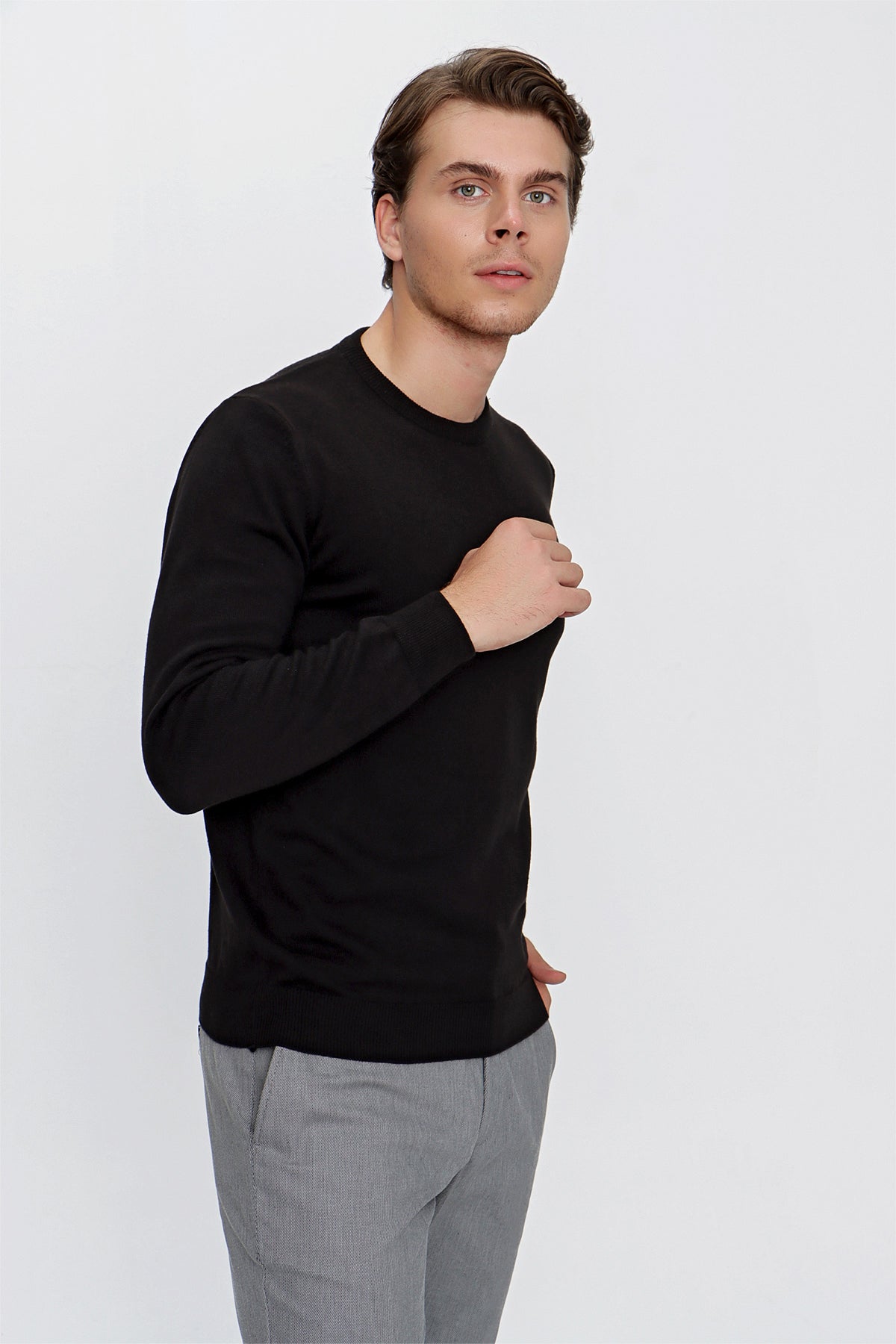 Comfort-Fit Round-Neck Knitwear - Black