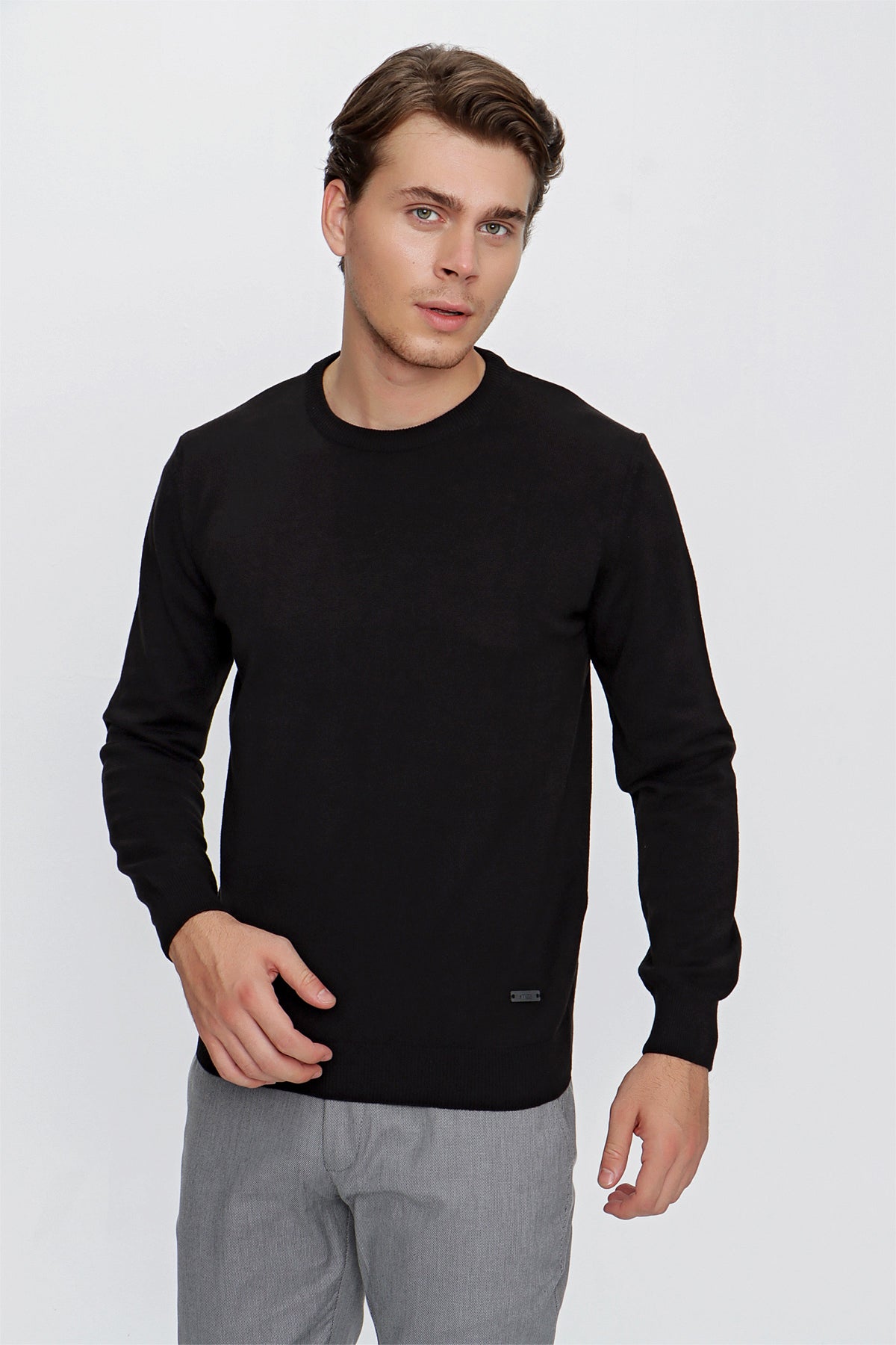 Comfort-Fit Round-Neck Knitwear - Black