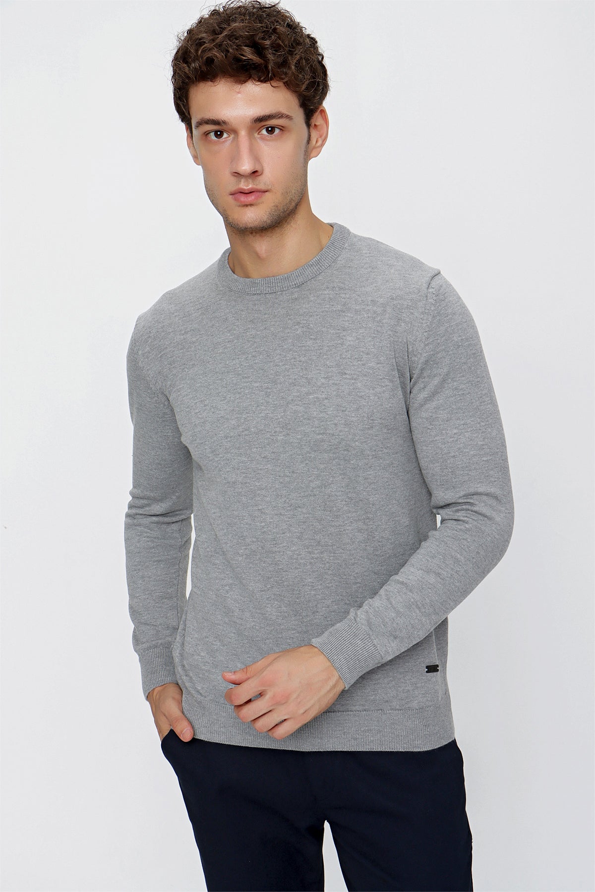 Comfort-Fit Round-Neck Knitwear - Grey