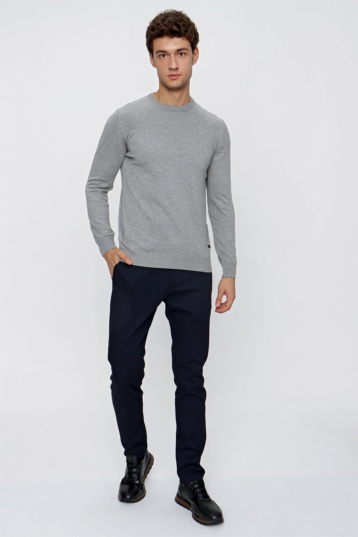 Comfort-Fit Round-Neck Knitwear - Grey