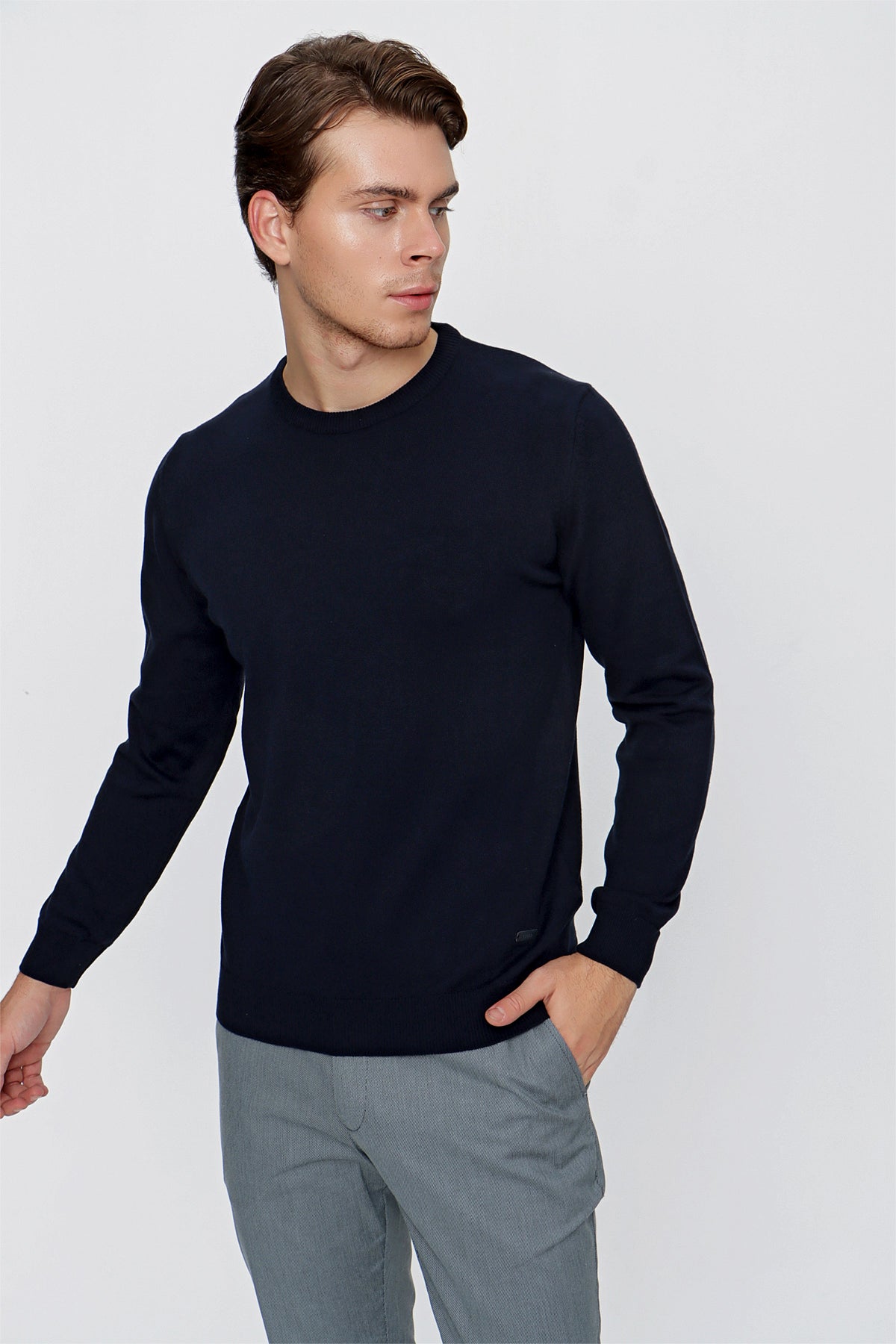 Comfort-Fit Round-Neck Knitwear - Navy