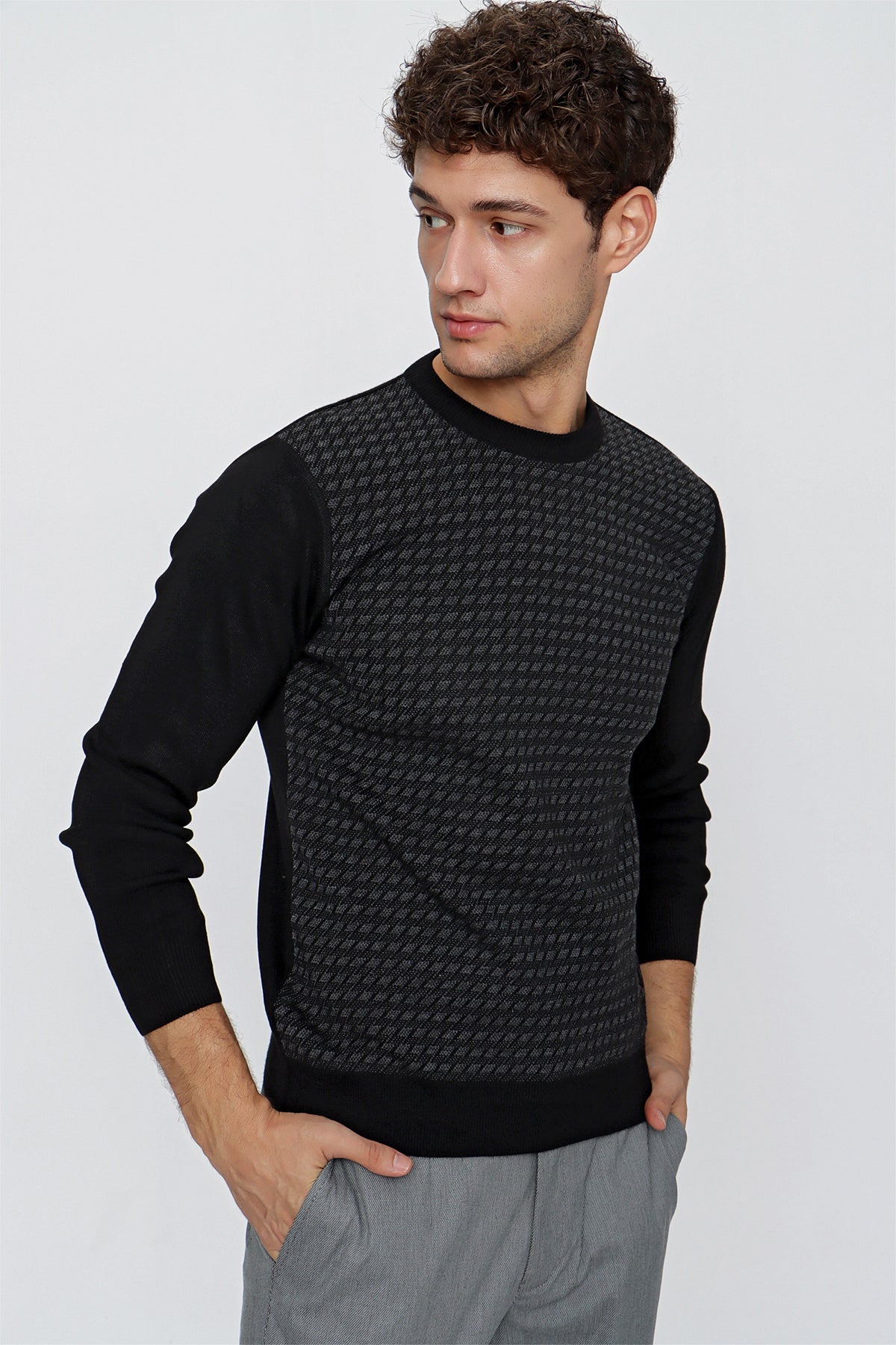 Comfort-Fit Round-Neck Jacquard Knitwear - Black