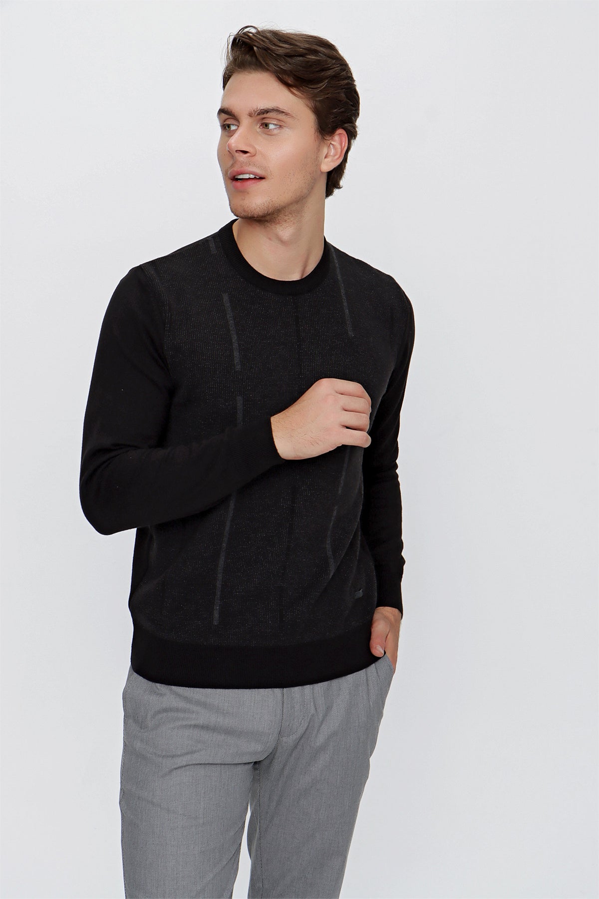 Comfort-Fit Round-Neck Jacquard Knitwear - Black