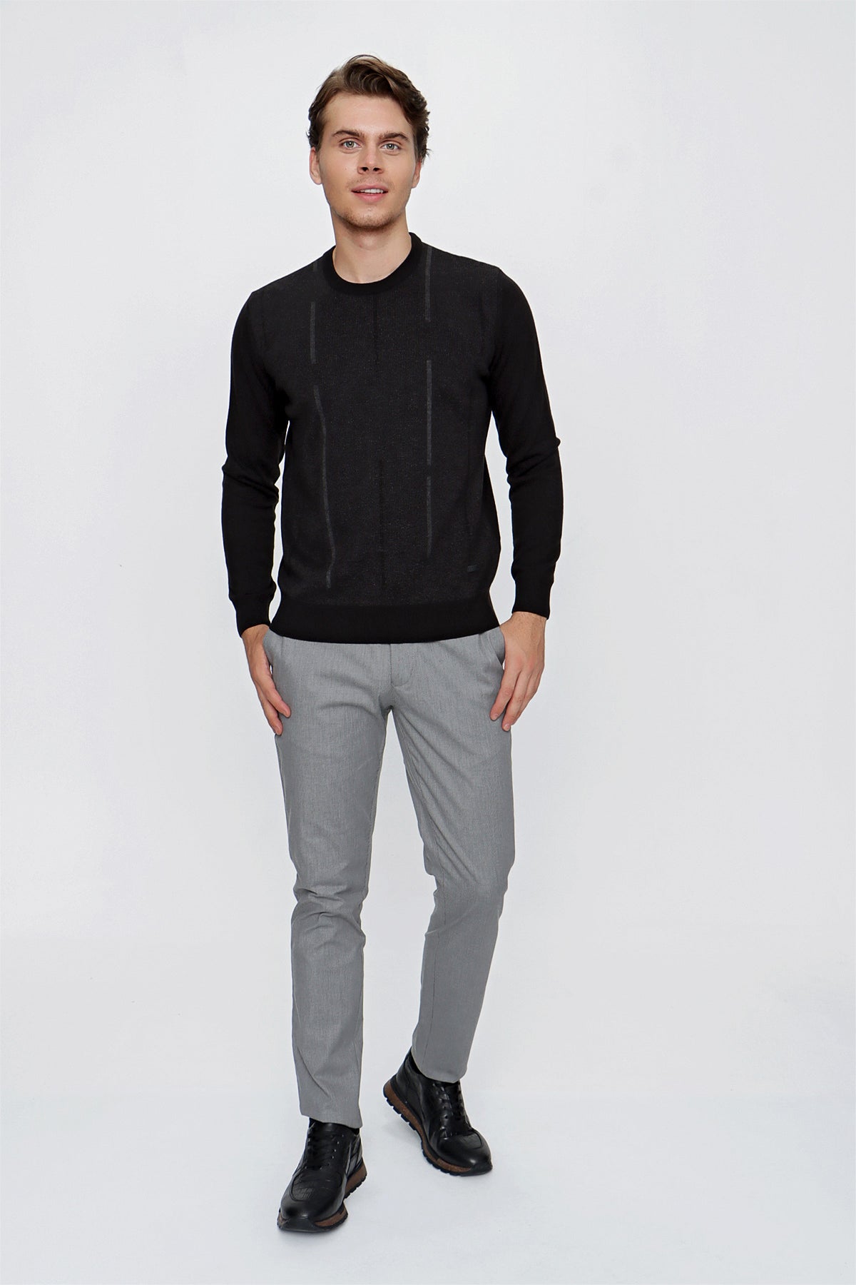 Comfort-Fit Round-Neck Jacquard Knitwear - Black