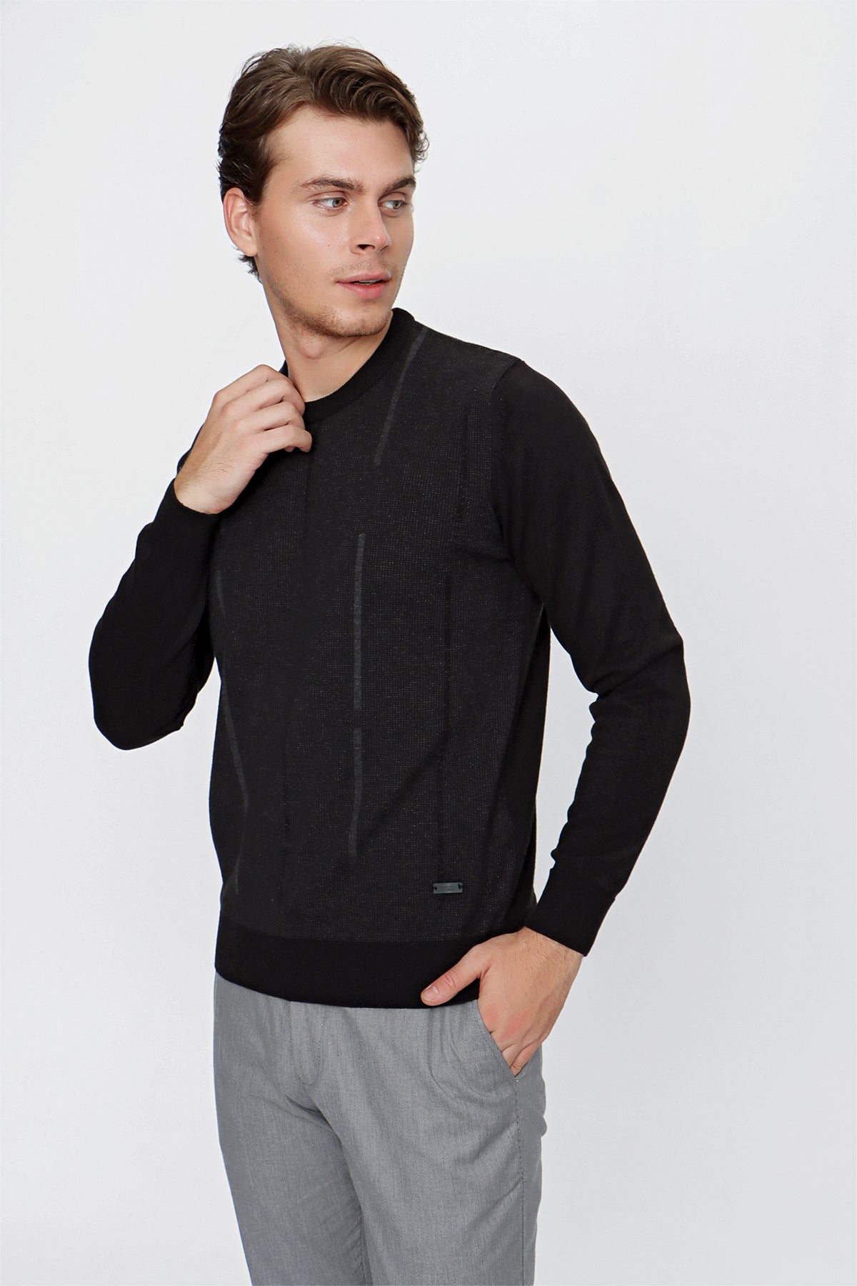 Comfort-Fit Round-Neck Jacquard Knitwear - Black