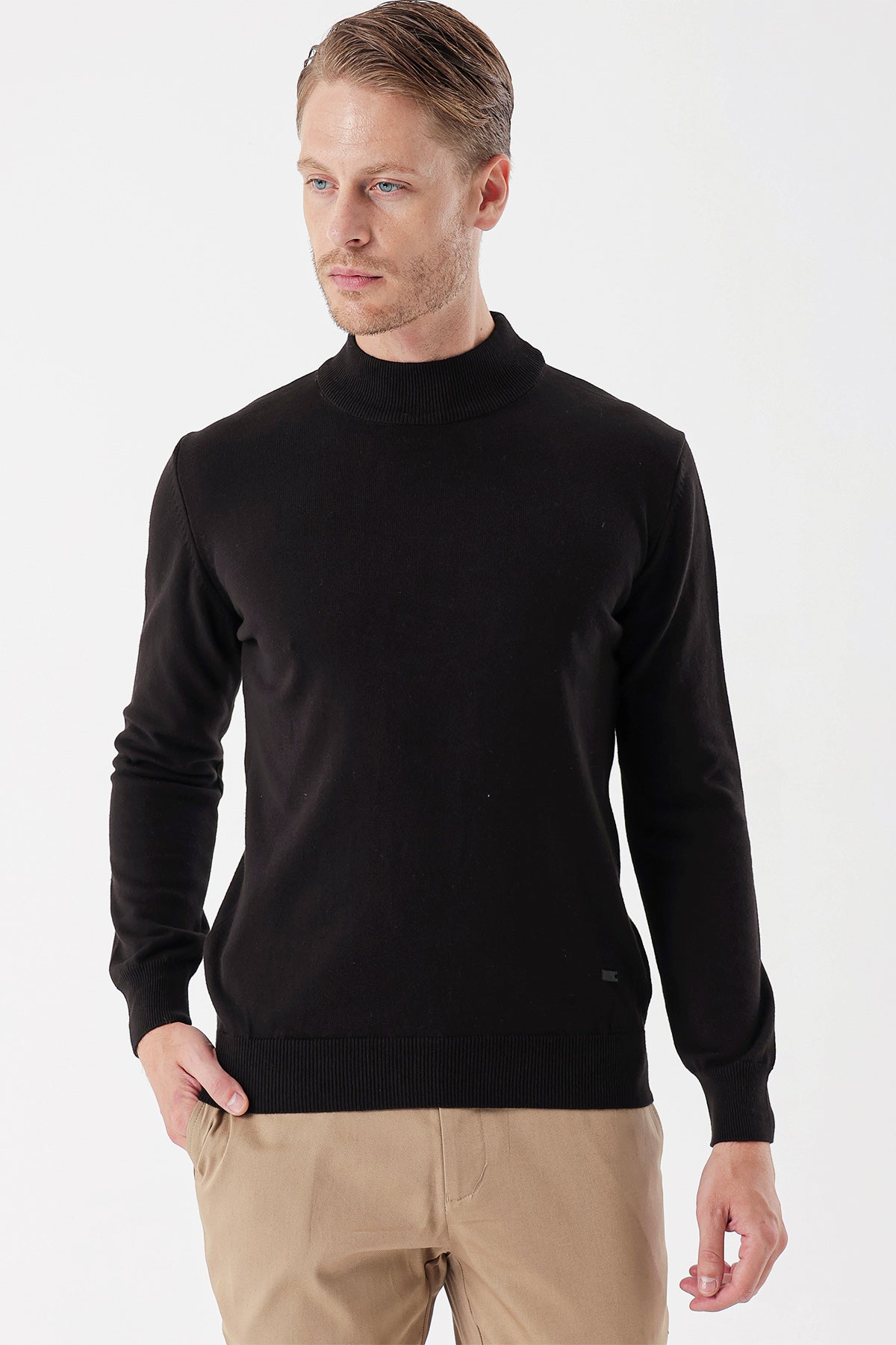 Comfort-Fit Half-Neck Knitwear - Black