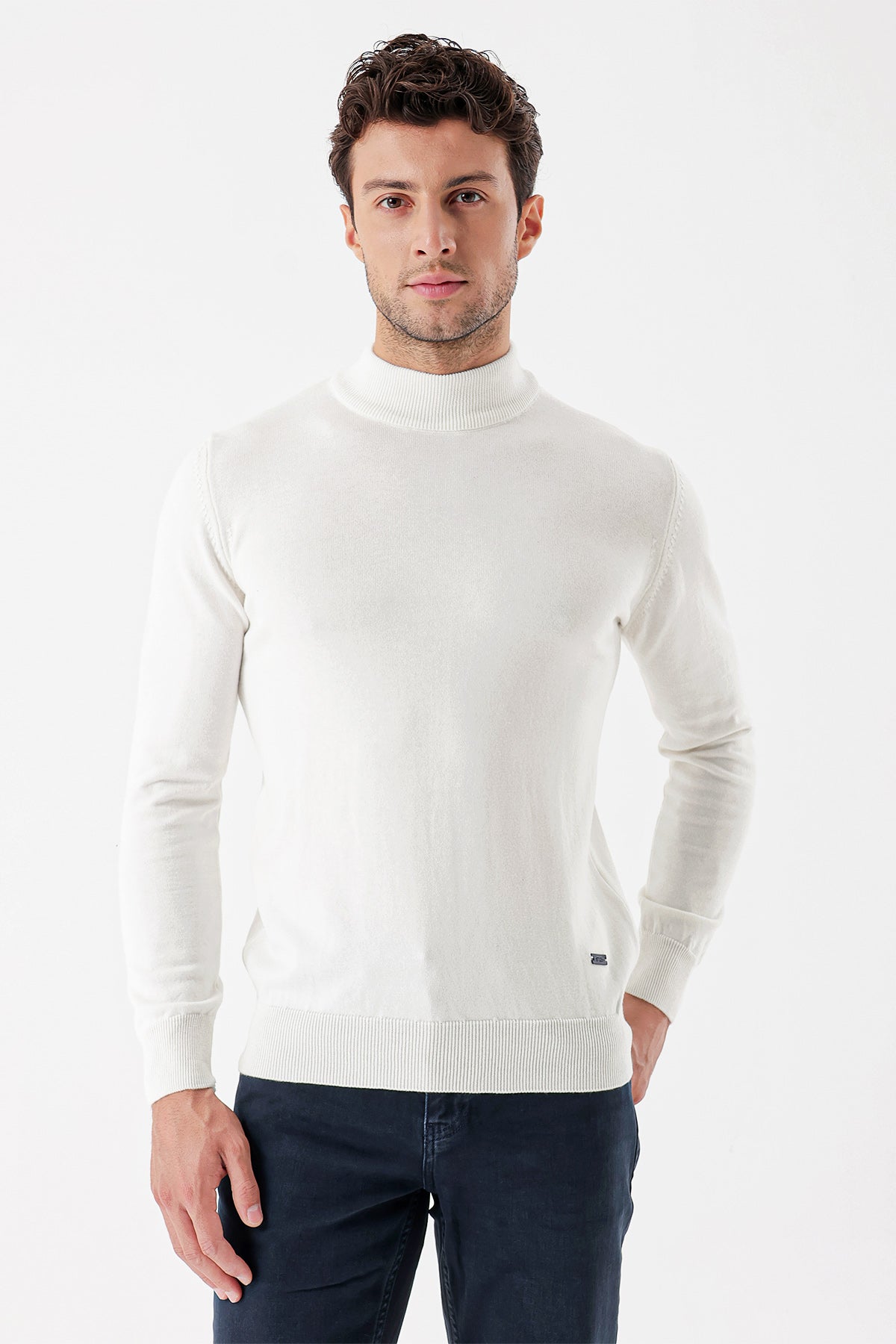 Comfort-Fit Half-Neck Knitwear - White