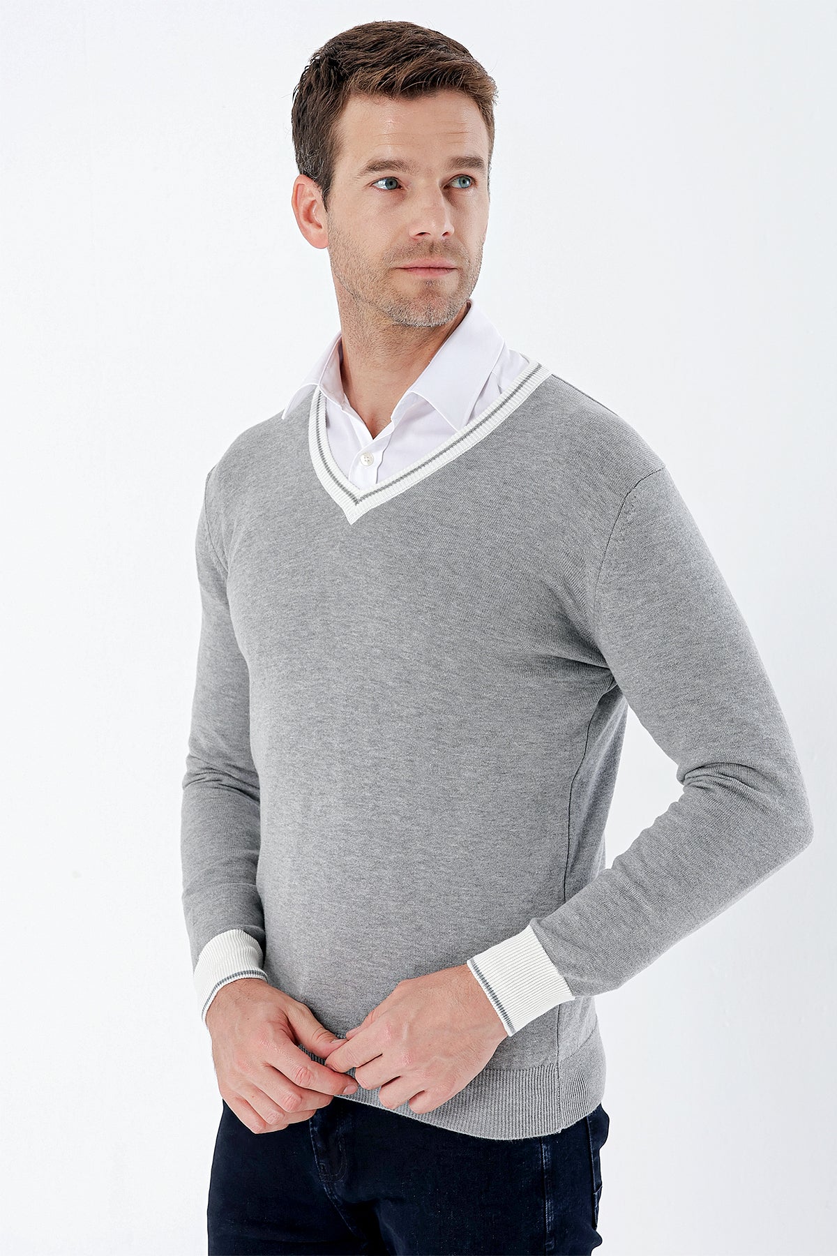 Comfort-Fit V-Neck Patterned Knitwear - Grey