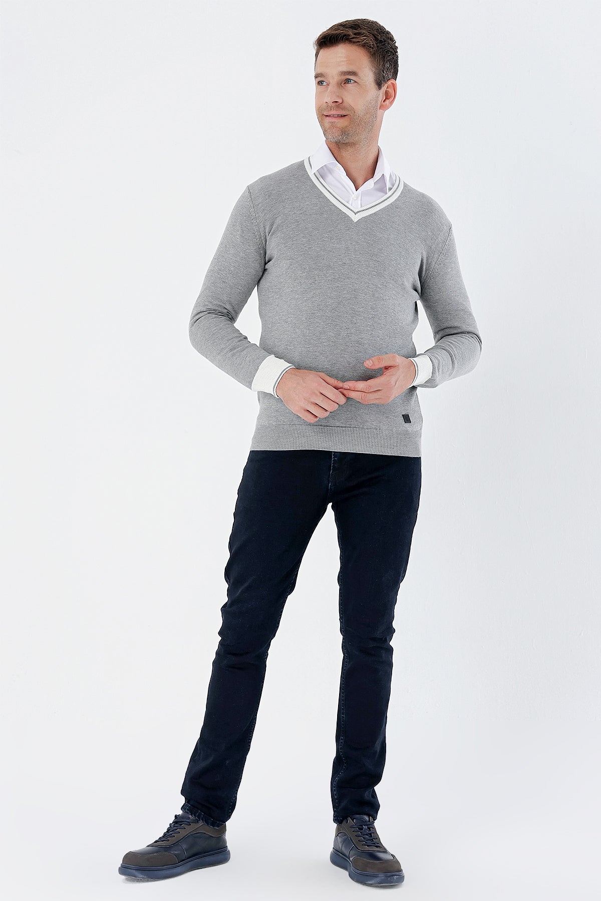 Comfort-Fit V-Neck Patterned Knitwear - Grey