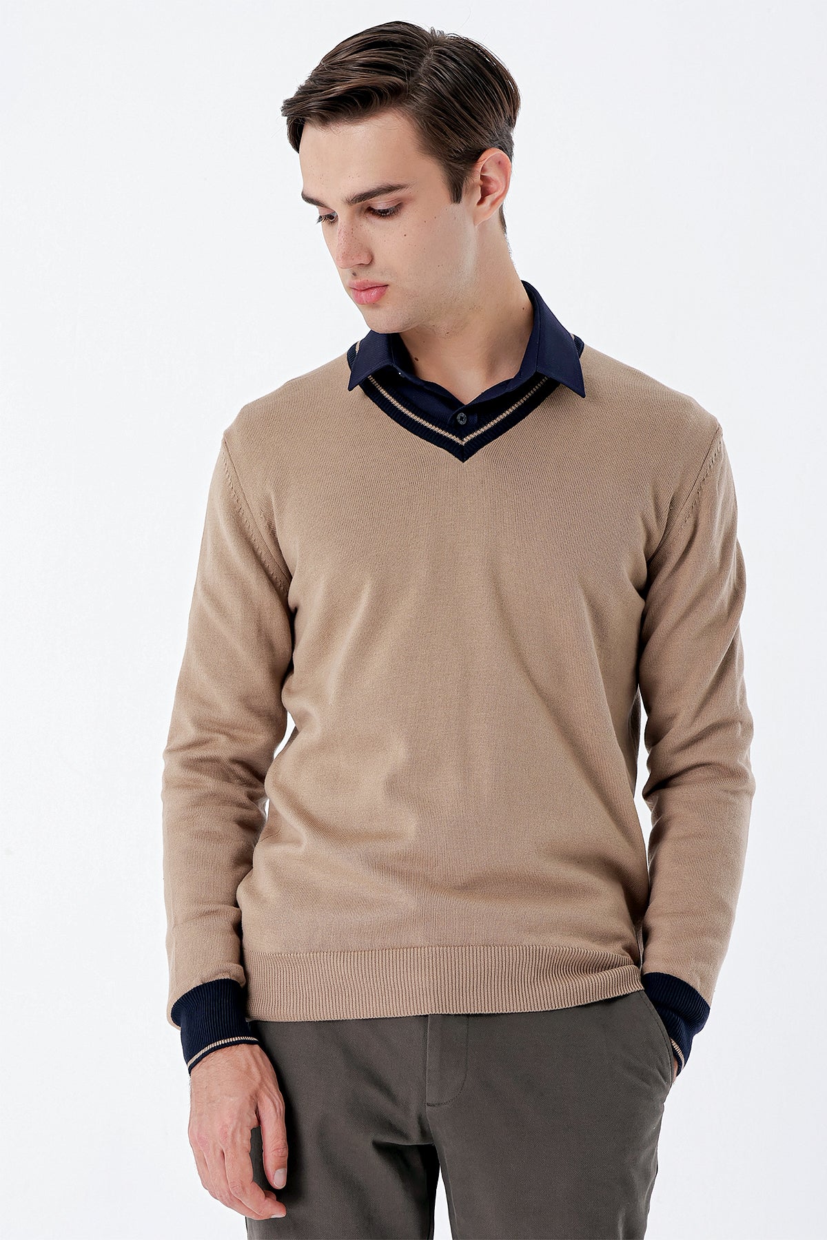 Comfort-Fit V-Neck Patterned Knitwear - Camel