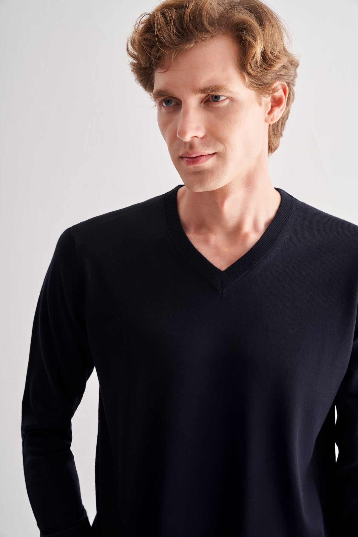 Comfort-Fit V-Neck Jacquard Knitwear - Dark Navy