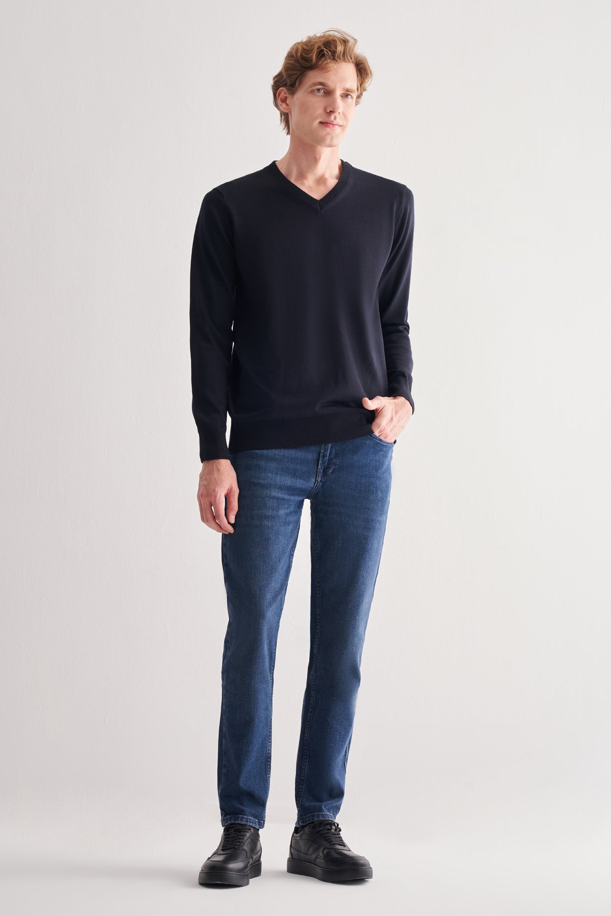 Comfort-Fit V-Neck Jacquard Knitwear - Dark Navy