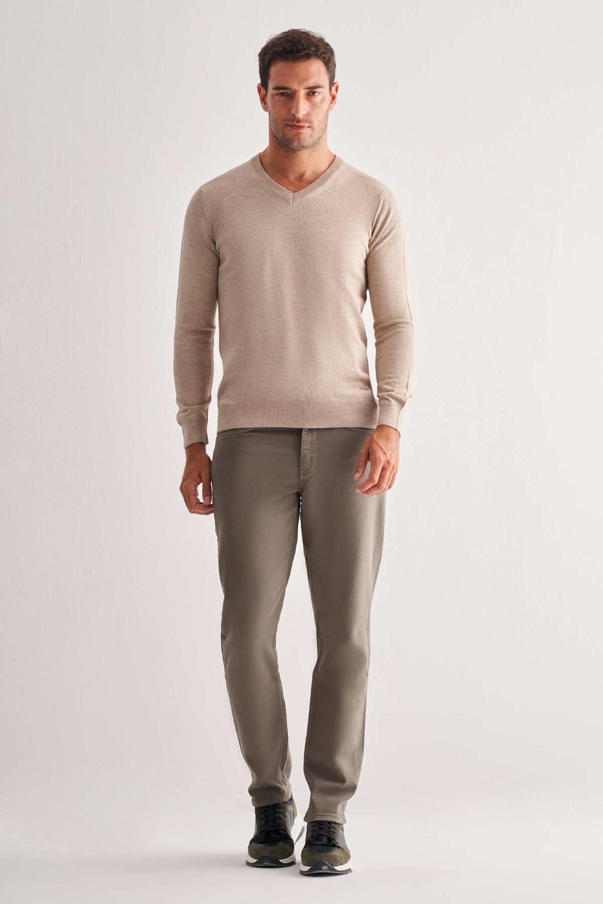 Comfort-Fit V-Neck Jacquard Knitwear - Begie