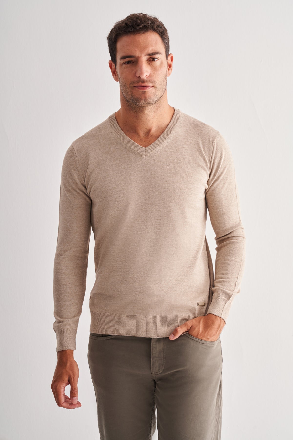 Comfort-Fit V-Neck Jacquard Knitwear - Begie