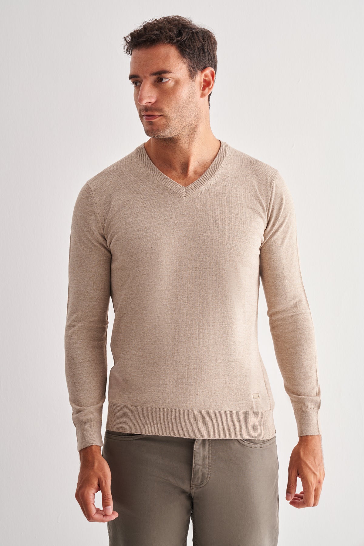 Comfort-Fit V-Neck Jacquard Knitwear - Begie