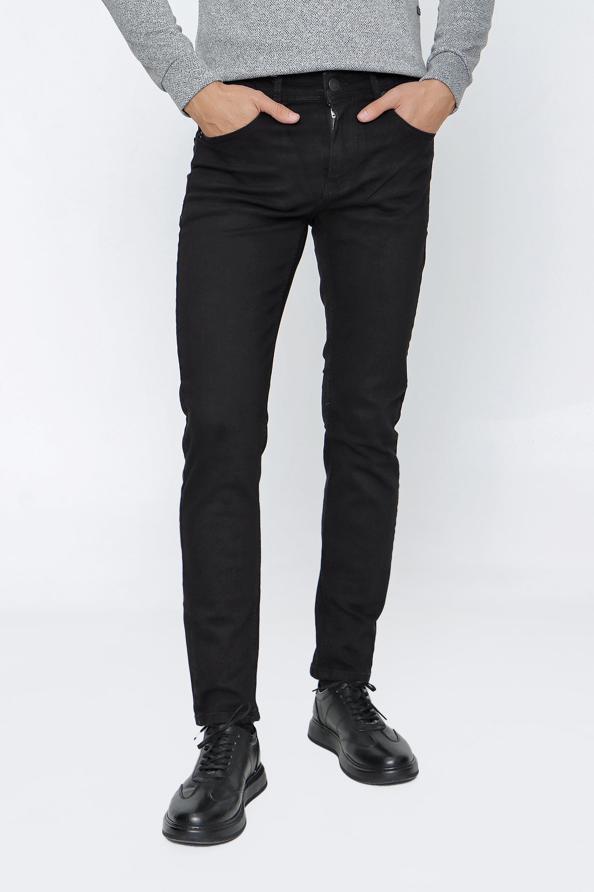 Slim-Fit Jeans - Black