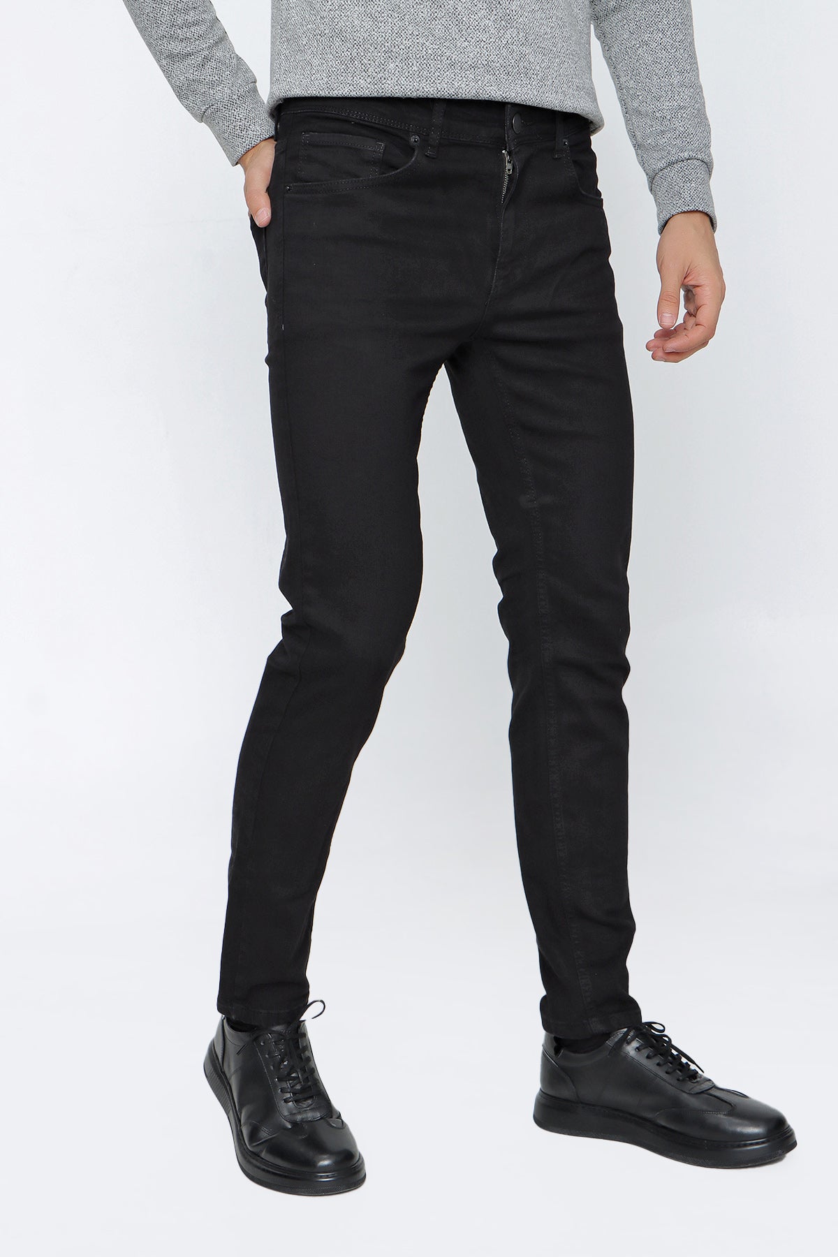 Slim-Fit Jeans - Black