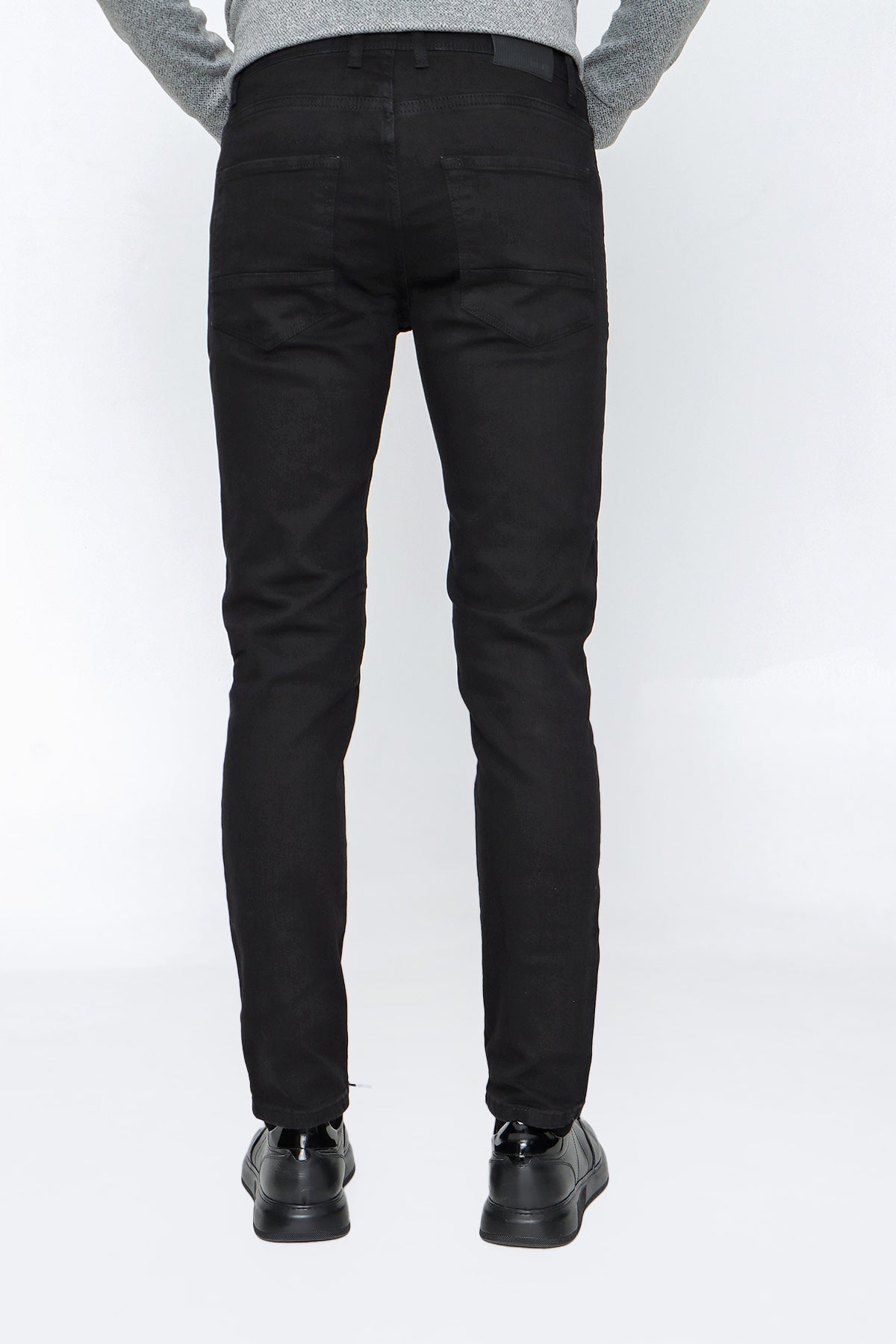 Slim-Fit Jeans - Black