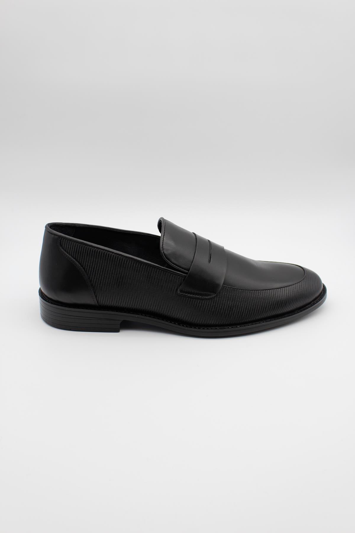 Loafer Semi Textured Classic Shoes - Black