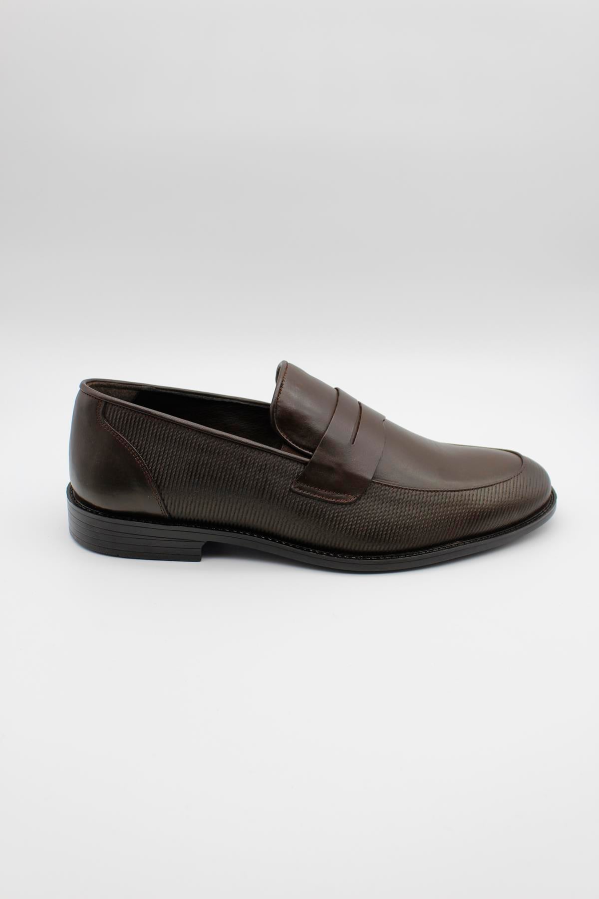 Loafer Semi Textured Classic Shoes - Brown