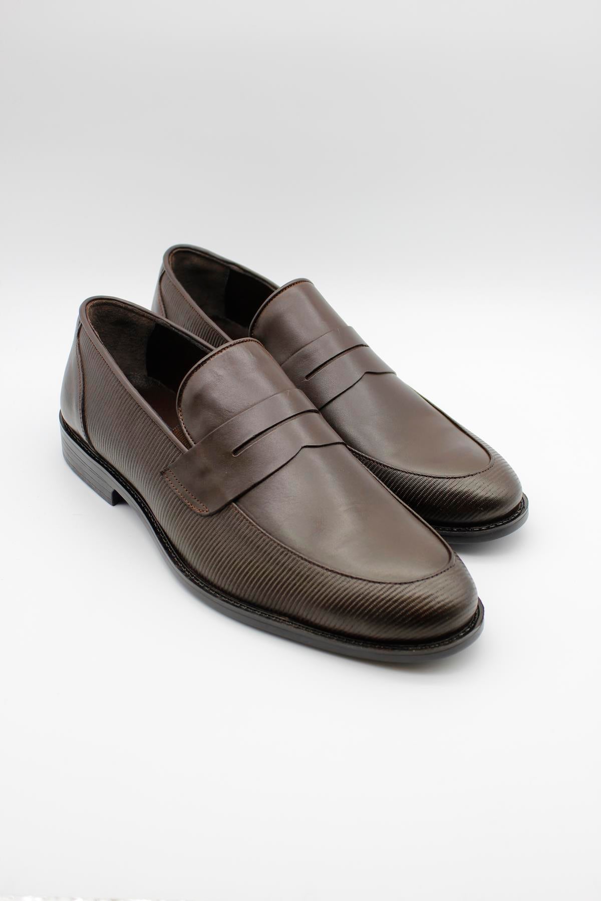 Loafer Semi Textured Classic Shoes - Brown