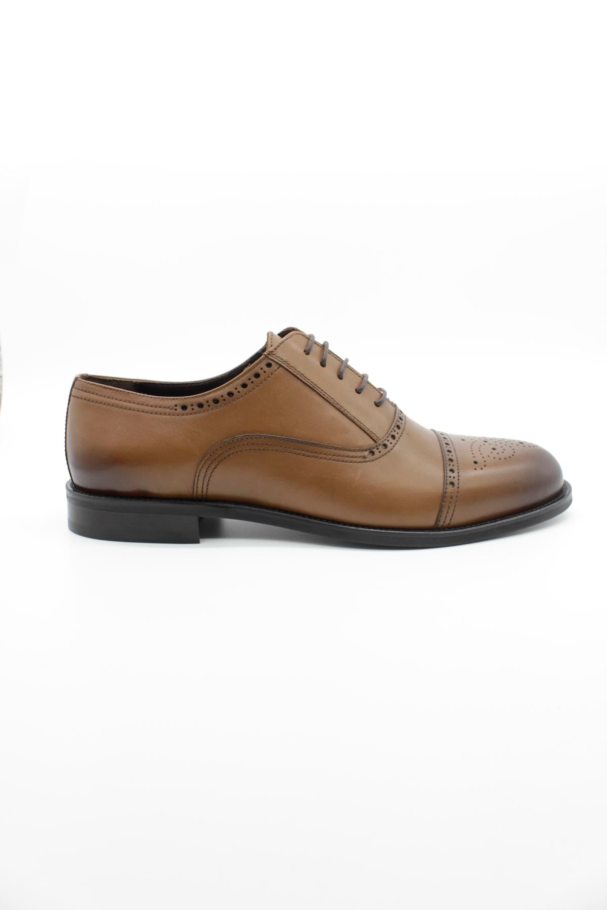 Wing Tip Classic Shoes - Camel