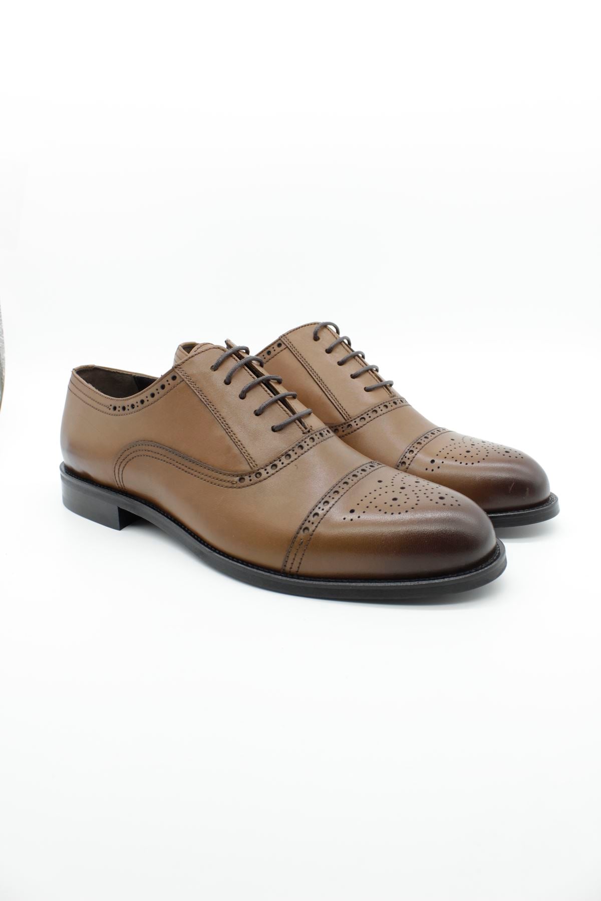 Wing Tip Classic Shoes - Camel